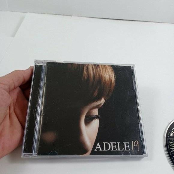 Adele 19 CD -Pop -Soul -Throwback -2008 **MINOR WEAR - Picture 2 of 13